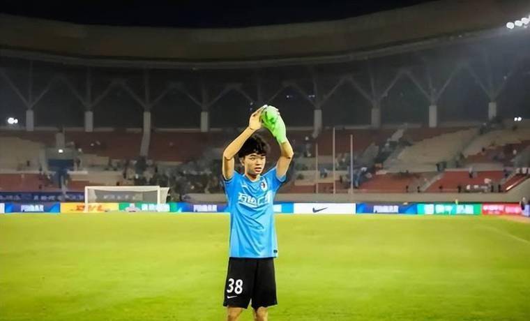 拒德甲3000万!高准翼重伤,泰山05后临危救场显豪门底气